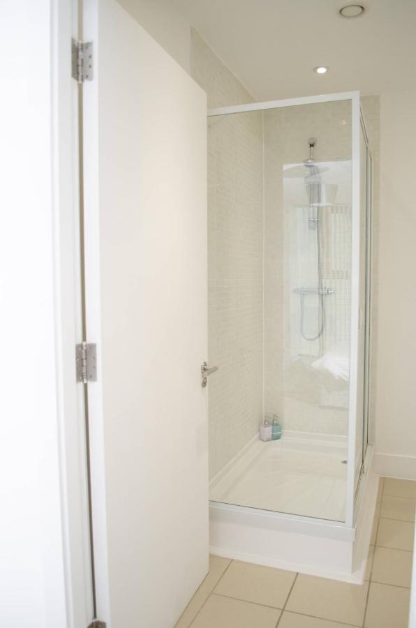 Serviced Apartment In Liverpool City Centre - Free Parking - Balcony - By Happy Days ภายนอก รูปภาพ