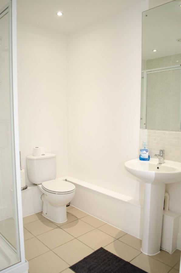 Serviced Apartment In Liverpool City Centre - Free Parking - Balcony - By Happy Days ภายนอก รูปภาพ