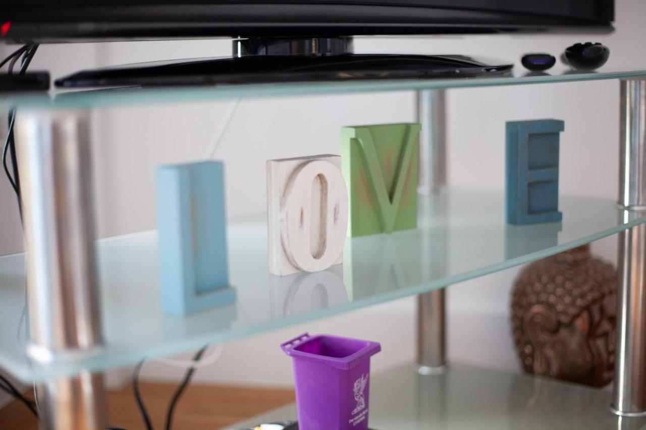 Serviced Apartment In Liverpool City Centre - Free Parking - Balcony - By Happy Days ภายนอก รูปภาพ