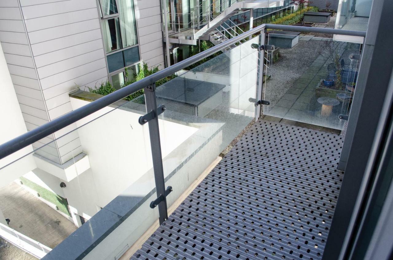 Serviced Apartment In Liverpool City Centre - Free Parking - Balcony - By Happy Days ภายนอก รูปภาพ
